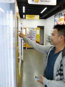 Cửa hàng đầu tiên không có nhân viên, người Sài Gòn mua hàng thế nào?