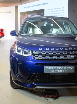 Land Rover Discovery Sport 2020 giá 2,61 tỉ đồng, cạnh tranh Mercedes GLC