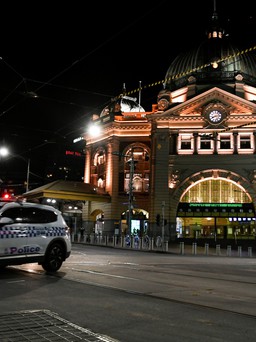 Úc: Melbourne siết phong tỏa, giới nghiêm vì Covid-19