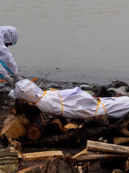 Ấn Độ thừa nhận thi thể bị vứt trên sông Hằng là nạn nhân Covid-19