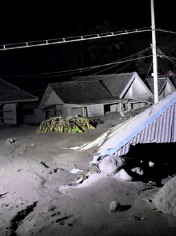 Núi lửa phun tại Indonesia: 13 người thiệt mạng, tro bụi ngập tới mái nhà
