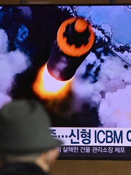Triều Tiên phóng tên lửa 'quái vật' cao và xa chưa từng thấy