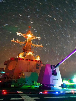 Mỹ xác nhận tàu chiến bị drone bám theo, không phải UFO