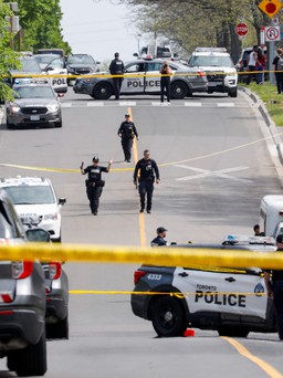 Cảnh sát Toronto bắn chết nghi phạm cầm súng gần trường học