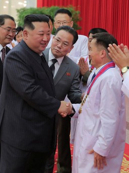 Triều Tiên tuyên bố chiến thắng Covid-19, ông Kim Jong-un từng ốm nặng