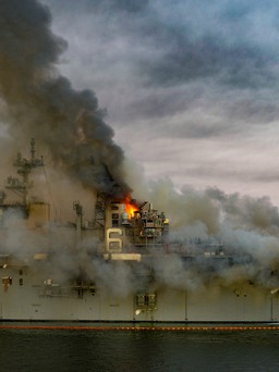 Thủy thủ Mỹ được tuyên trắng án trong vụ cháy tàu chiến