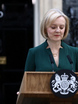 Bà Liz Truss chính thức từ nhiệm, nhường chỗ cho tân Thủ tướng Rishi Sunak