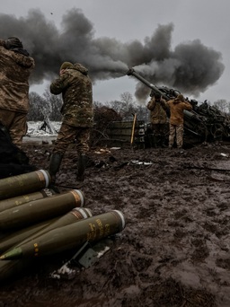 Kho đạn pháo quyết định ưu thế xung đột Nga - Ukraine
