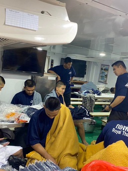 Lính thủy Thái Lan kể chuyện sống sót sau 3 giờ bơi trên biển do tàu chìm