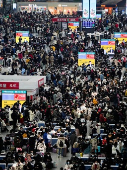 Hàng chục triệu người Trung Quốc về quê ăn tết giữa nỗi lo Covid-19