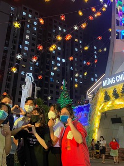 Người Sài Gòn đi chơi Giáng sinh hôm nay: ‘Mai sợ đông người nên ở nhà’