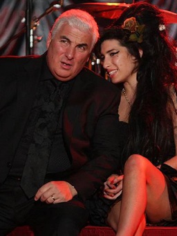 Cha Amy Winehouse ôm mộng làm phim tiểu sử 'bom tấn' về con gái