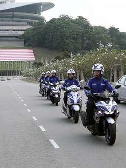 Blue Core, ‘trái tim’ xe ga Yamaha thách thức mưa rào Malaysia