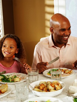 Ăn tối cùng gia đình có lợi ra sao?