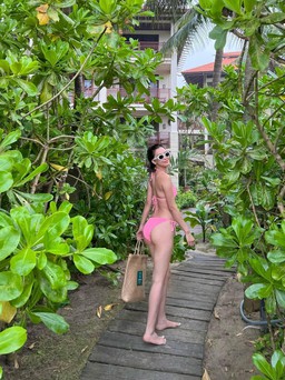 Điểm qua tủ đồ bikini nóng bỏng, khoe body 'cực phẩm' của Hoa hậu Tiểu Vy