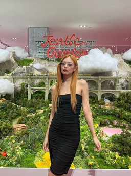 Dàn sao đổ bộ Coachella 2022: Jennie diện váy bó sát khét lẹt, Kendall mờ nhạt