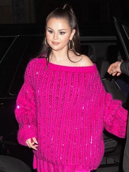 Selena Gomez diện đồ hồng chóe, bảng màu này cũng được sao Việt lăng xê