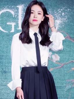 Áo sơ mi lụa qua tay Ngọc Trinh, Song Hye Kyo 'fancy' hết cỡ
