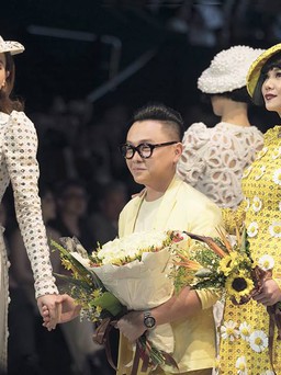 Công Trí gây choáng ngợp sàn catwalk với thiết kế tinh xảo cùng dàn sao lớn