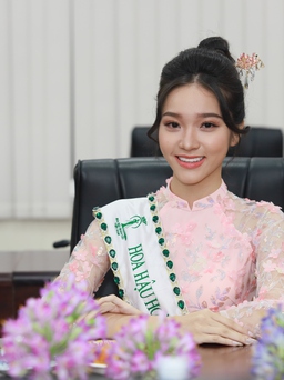 Hoa hậu Hoàn cầu Phạm Kim Ngân duyên dáng làm giám khảo cuộc thi sinh viên