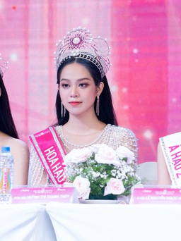 Hoa hậu Việt Nam 2022 Huỳnh Thị Thanh Thủy rạng rỡ ra mắt sau đêm đăng quang