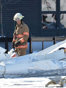 Canada: Hai máy bay đâm nhau, rơi xuống siêu thị
