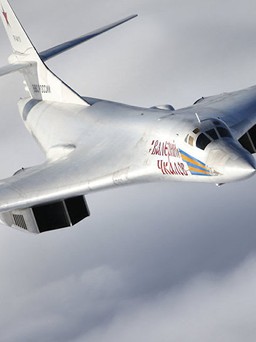 Máy bay ném bom lớn nhất của Nga bay đến sát biên giới với Mỹ