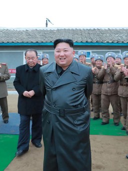 Chủ tịch Kim Jong-un của Triều Tiên đổi phong cách ăn mặc