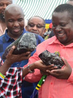 Hai khối đá quí giúp thợ mỏ Tanzania trở thành triệu phú USD