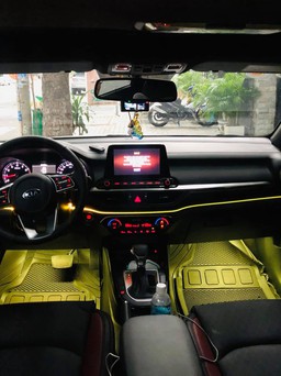 Kia Cerato 2019 lên đèn viền nội thất như xe sang