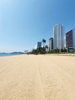 Biển Nha Trang không một bóng người khi công bố dịch Covid-19 cả nước