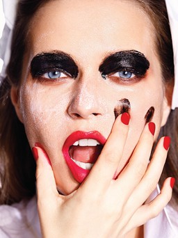 Các nghệ sỹ make up chuyên nghiệp tiết lộ các sản phẩm trang điểm tốt nhất cho mùa Halloween