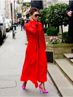 Đôi giày ngày lễ của Victoria Beckham