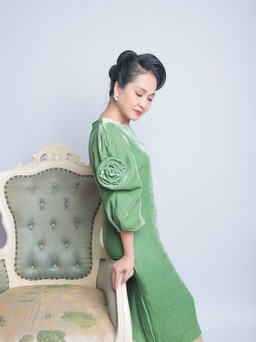 Mẹ chồng quốc dân Lan Hương Bông thích mặc chất liệu nhung
