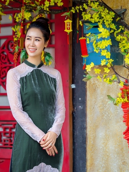 Hoa hậu Dương Thuỳ Linh mặc các thiết kế áo dài truyền thống pha hiện đại