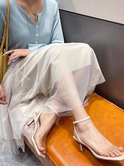 Một số mẫu dép, sandal mũi vuông nhất định chị em phải sắm cho mình hè này