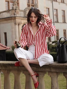 “French chic” đang là kiểu ăn mặc thịnh hành của phái đẹp mùa hè năm nay