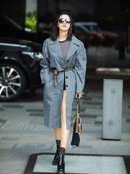 Sự kết hợp ăn ý giữa áo khoác và váy tạo nên set đồ thời thượng mùa thu