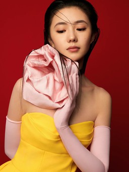 Nàng thơ mới của Trương Nghệ Mưu - Lưu Hạo Tồn khoe phong cách thời trang ngọt ngào