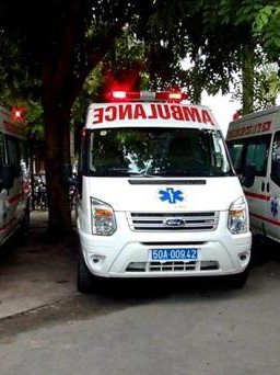 Nguồn gốc chữ ‘ambulance’ và cách viết ngược trên xe cứu thương
