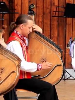 Nhạc cụ đám cưới độc đáo của người Ukraine
