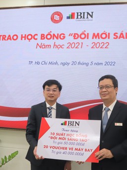 Shark Lê Hùng Anh trao 90 triệu đồng học bổng tặng sinh viên trường ĐH Ngoại thương