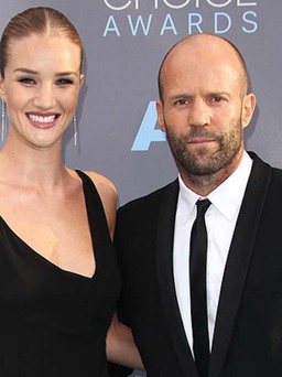 Tài tử Jason Statham đón con đầu lòng
