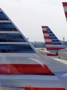 13 hành khách American Airlines nhập viện
