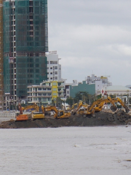 Nạo vét, cắt xén 48.600 m2 đất tại khu lấn biển ở Quy Nhơn