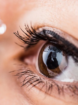 Làm gì để chữa chứng khô mắt?