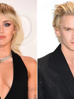 Miley Cyrus chia tay Cody Simpson sau 10 tháng hẹn hò