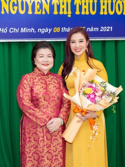 Á hậu Thu Hương bảo vệ thành công luận án tiến sĩ