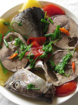 Hương vị quê hương: Cá ngừ kho ngọt
