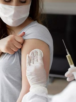 Triệu chứng sau tiêm vắc xin kéo dài bao lâu, khi nào cần báo bác sĩ?